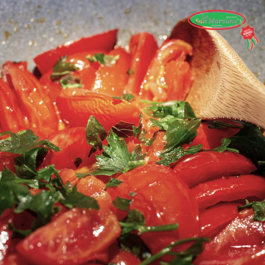 La San Marzano Whole Peeled Plum Tomatoes – 3.4 kg (106 oz) Can